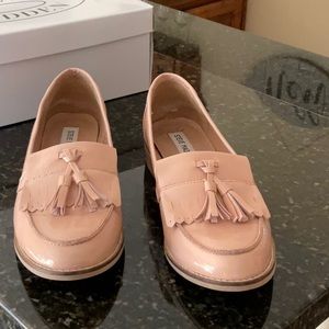 STEVE MADDEN PALE BLUSH PATENT LOAFERS